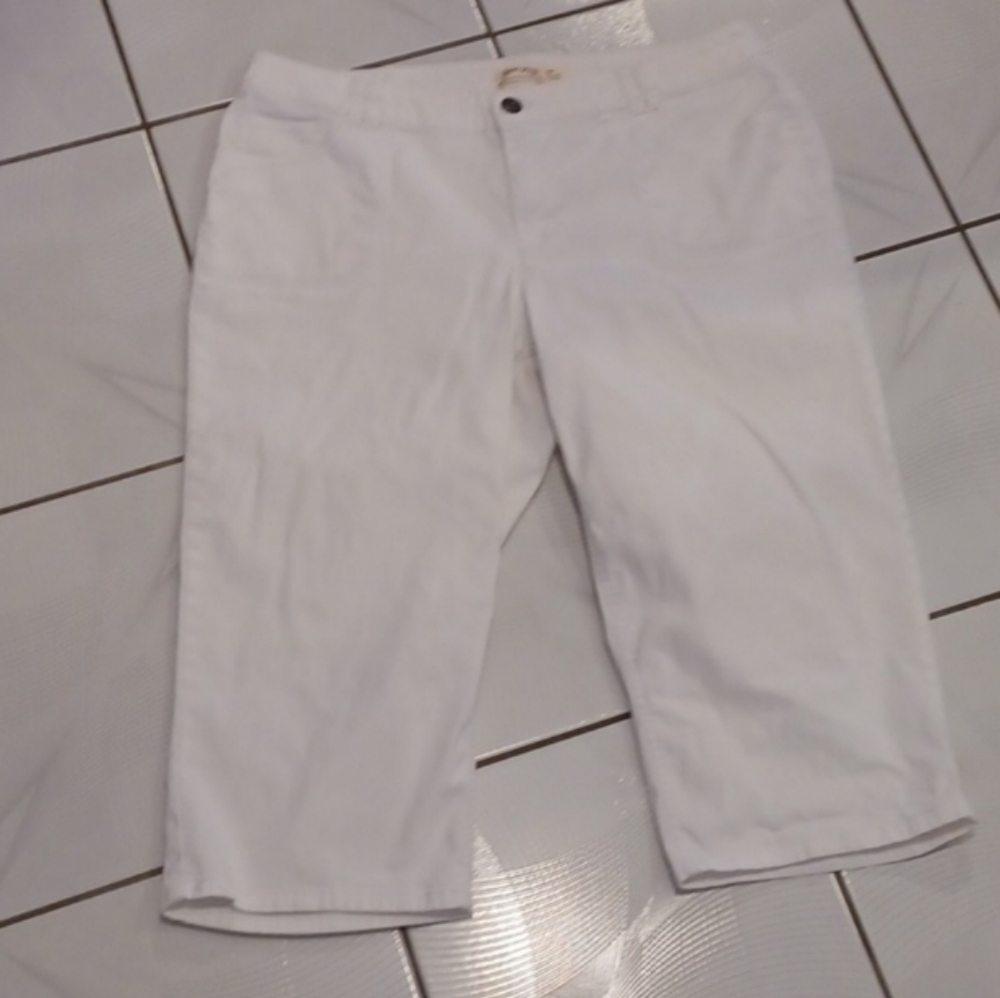 4/$60 White Capri Jeans - Size 18W